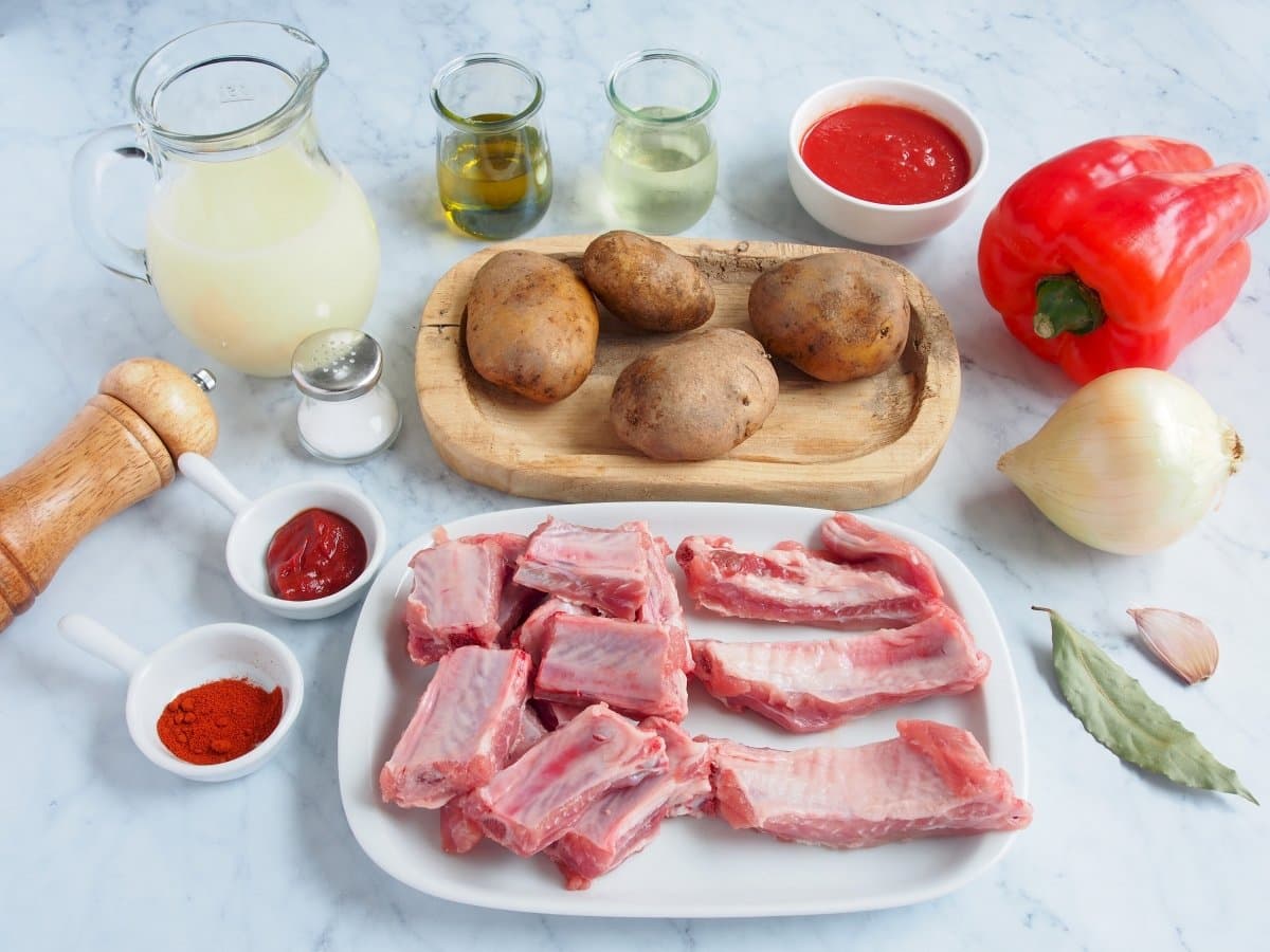 Foto de Patatas con costillas de cerdo: cómo hacerlas caseras, ricas y muy fáciles